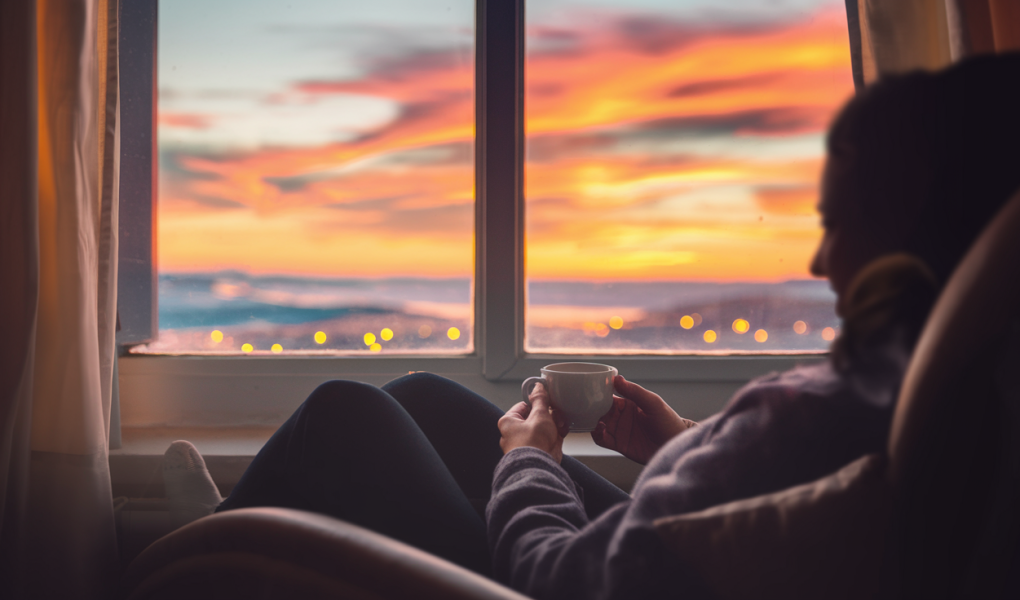 silhouette-fauteuil-coucher-soleil-tasse-the