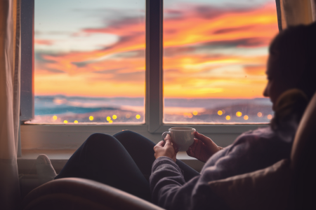 silhouette-fauteuil-coucher-soleil-tasse-the